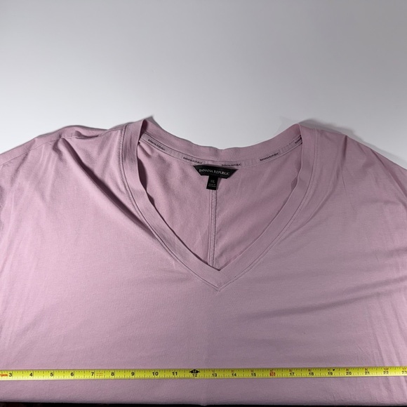 Banana Republic Mauve V-Neck Short Sleeve Top - Picture 3 of 5